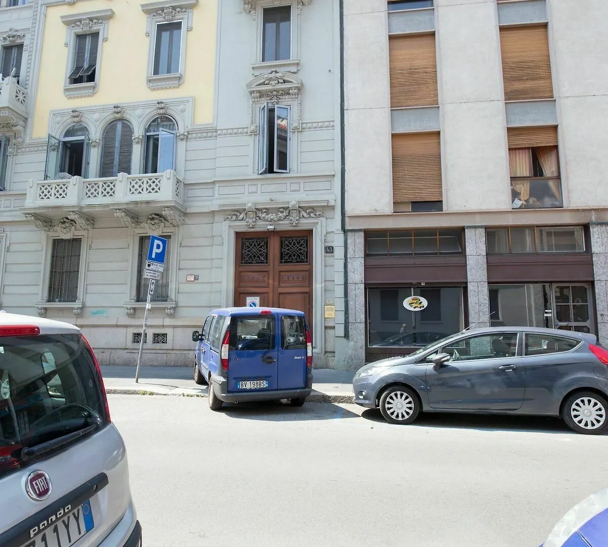 Apartment Suitelowcost - Central Station Milan Italy